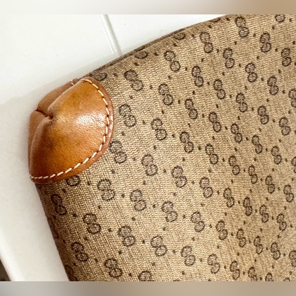 Vintage Gucci Clutch - Picture 6 of 10